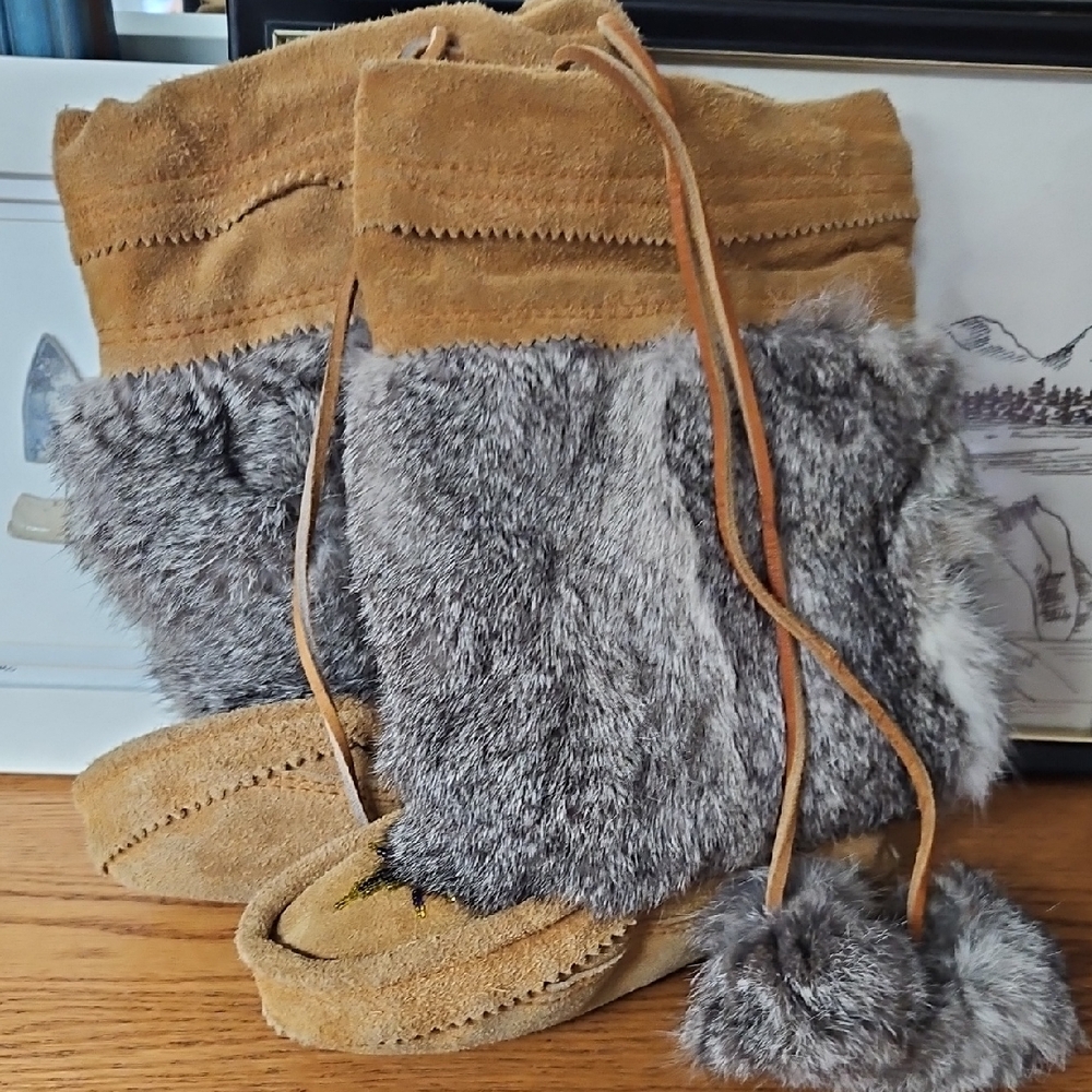 Youth Mukluks Size 3